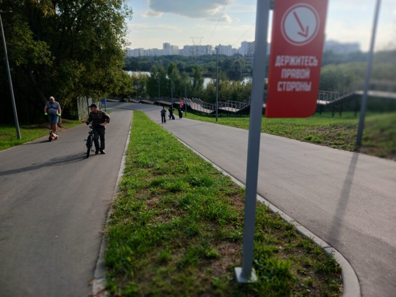 Трасса лыжероллерная Марьино, состояние на 31 августа 2026 по отзыву, фото 7. При таком хождении по встречке, конечно на лыжеролерах никто не поедет вниз
